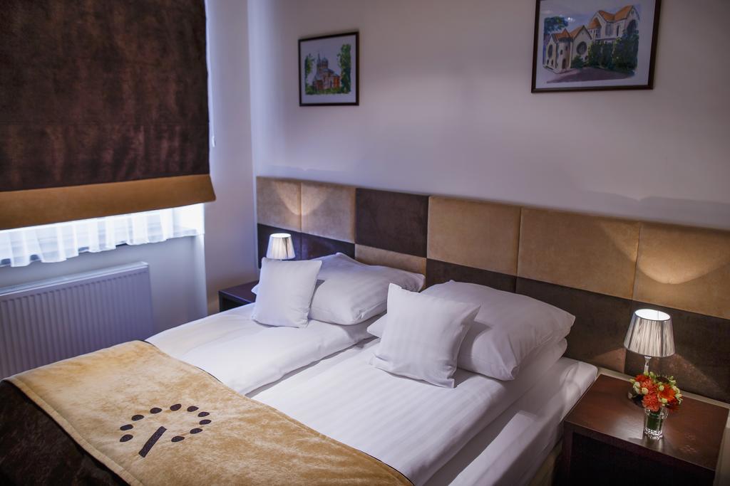 Boutique Hotel'S II Rewolucji Лодзь Экстерьер фото
