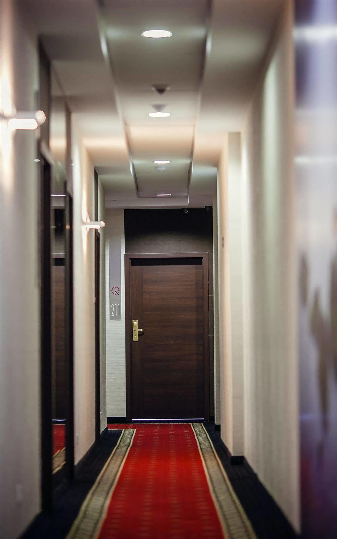 Boutique Hotel'S II Rewolucji Лодзь Экстерьер фото